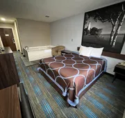 Super 8 by Wyndham Escanaba hotel detail image 7