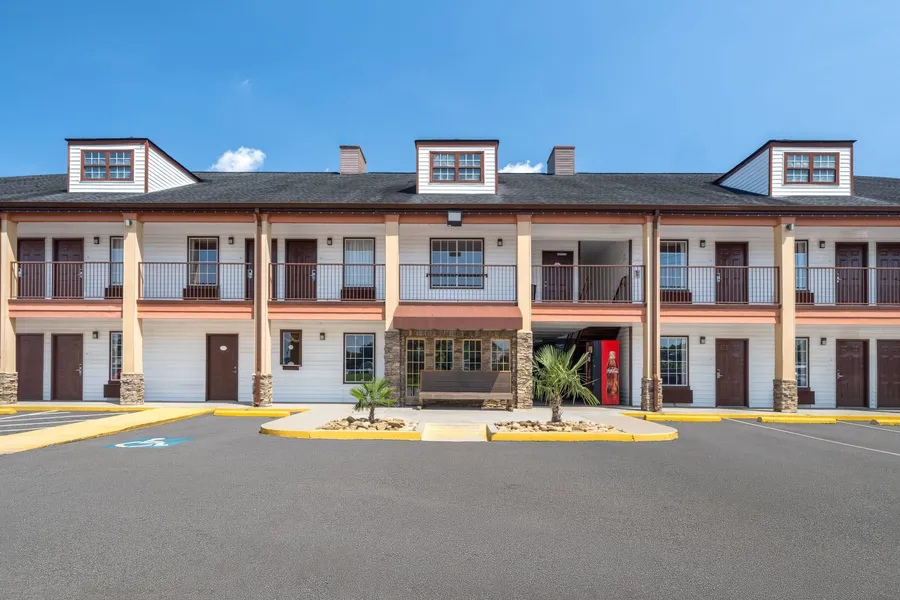 Baymont by Wyndham Commerce GA Near Tanger Outlets Mall hotel detail image 2
