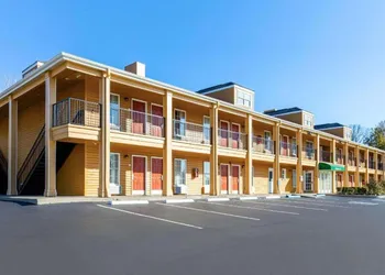 Quality Inn Arab hotel thumbnail 2