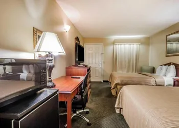 Quality Inn Arab hotel thumbnail 5