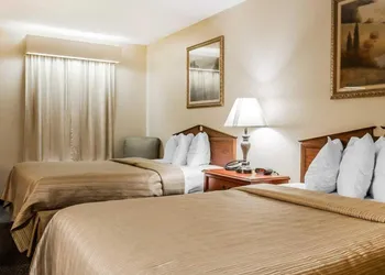 Quality Inn Arab hotel thumbnail 8