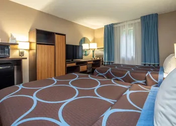 Super 8 by Wyndham Steubenville hotel thumbnail 4