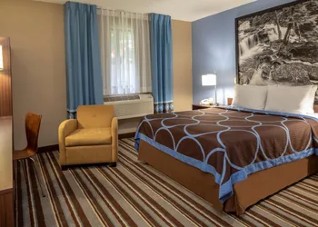 Super 8 by Wyndham Steubenville hotel thumbnail 6