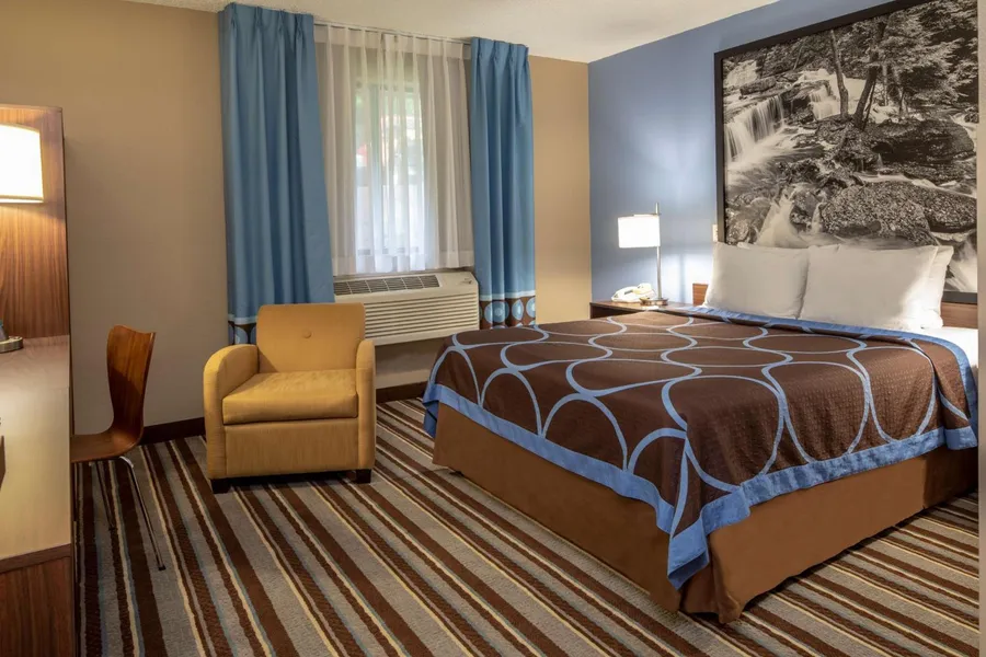 Super 8 by Wyndham Steubenville hotel detail image 6