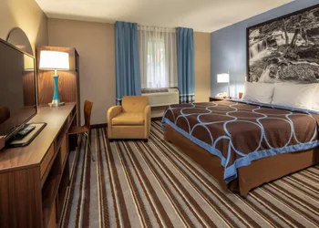 Super 8 by Wyndham Steubenville hotel thumbnail 7