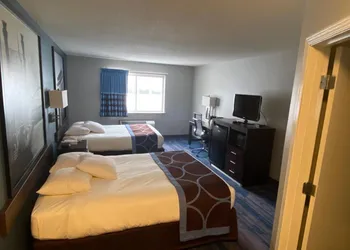 Super 8 Prairie Du Chien hotel thumbnail 2