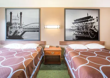 Super 8 Prairie Du Chien hotel thumbnail 3