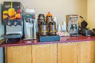 Super 8 Prairie Du Chien hotel thumbnail 6