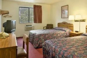 Super 8 by Wyndham Butler hotel thumbnail 6