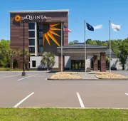 La Quinta Inn & Suites by Wyndham Myrtle Beach hotel detail image 3