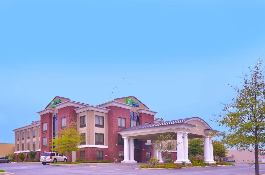 Holiday Inn Express Hotel & Suites Pine Bluff / Pines Mall by IHG hotel detail image 2