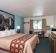 Super 8 by Wyndham Houghton Lake hotel detail image 5
