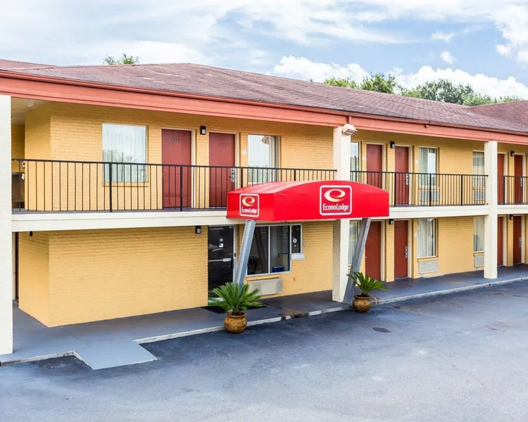 Econo Lodge Coliseum hotel detail image 2