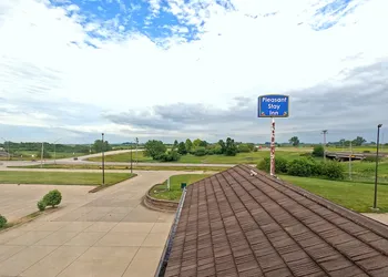 Pleasant stay Inn and Suites Brooklyn hotel thumbnail 3