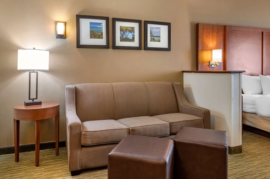 Comfort Suites Elkhart North hotel detail image 6