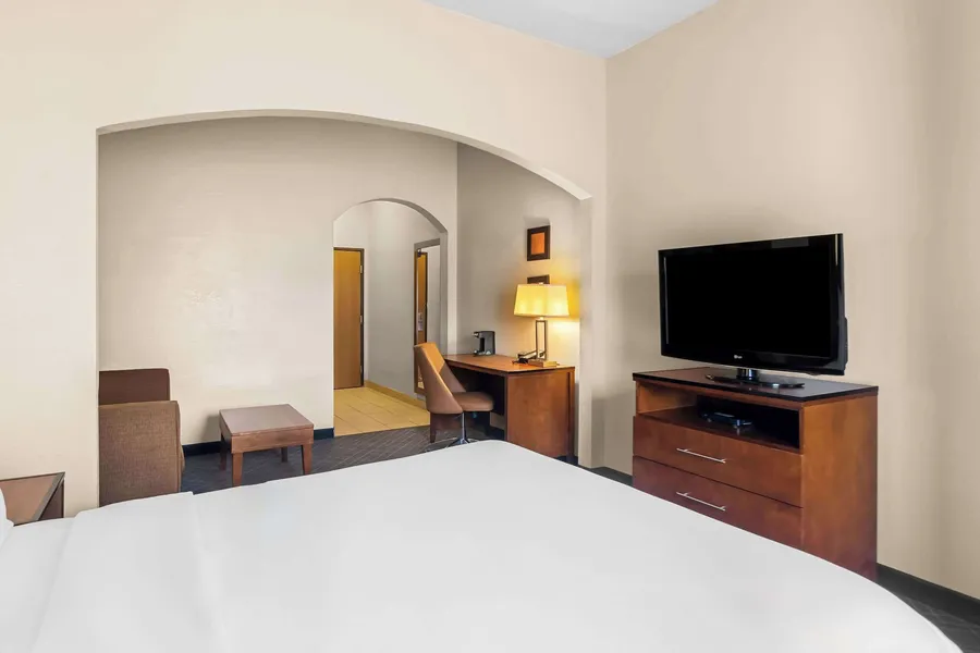 Comfort Suites Vincennes hotel detail image 6