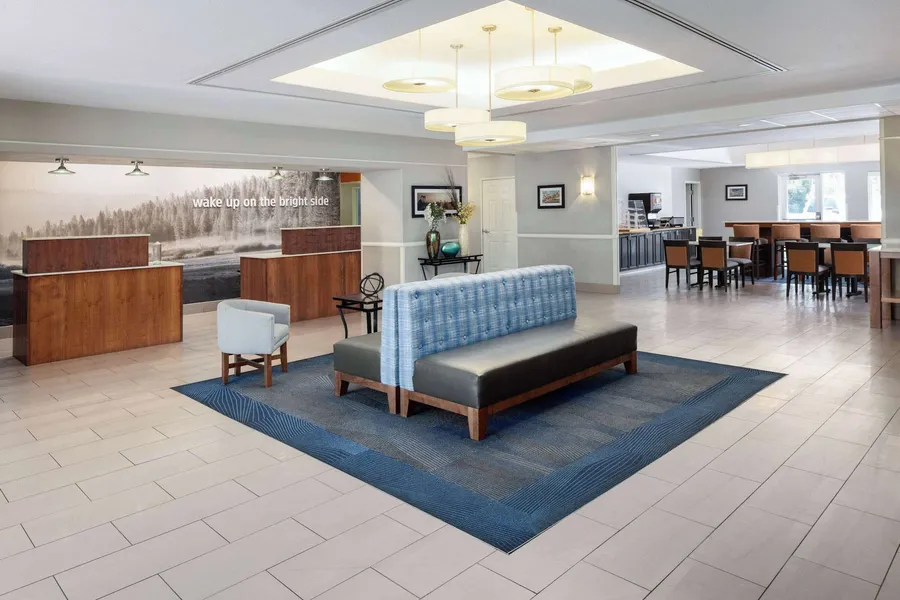 La Quinta Inn & Suites by Wyndham Bakersfield North hotel detail image 6