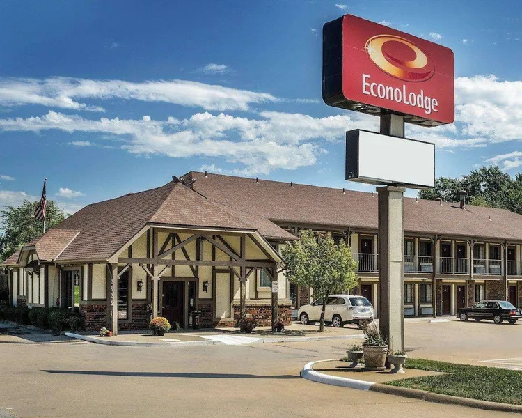Econo Lodge Lawrence near University hotel detail image 2