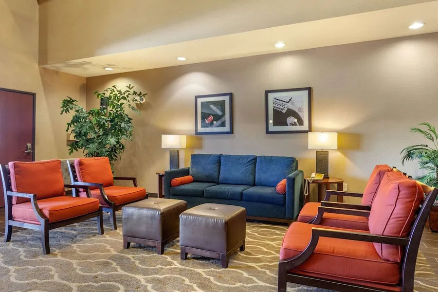 Comfort Suites Glendale - State Farm Stadium Area hotel detail image 2