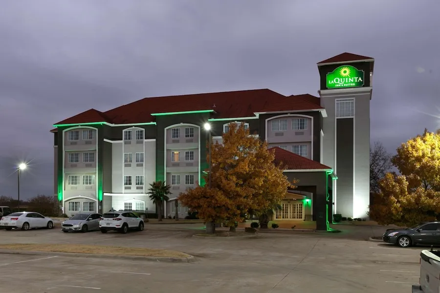 La Quinta Inn & Suites by Wyndham Lindale hotel detail image 2