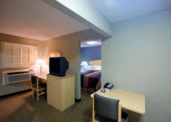 Americas Best Value Inn Midland hotel thumbnail 7