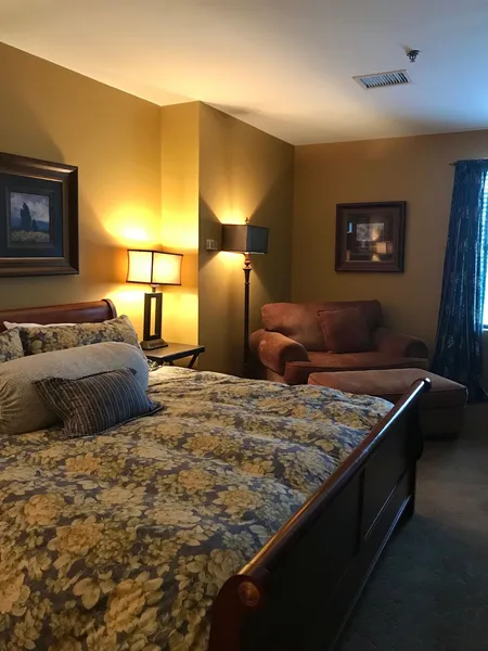 Ophelias Restaurant & Inn hotel detail image 6
