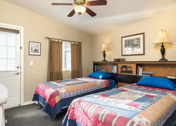 Homestead Cottages hotel thumbnail 4