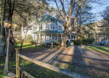 Taylor House Inn hotel thumbnail 2
