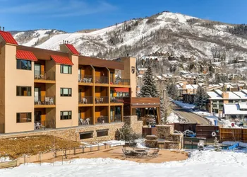 Snow Flower Condos hotel thumbnail 2