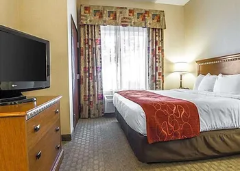 Comfort Suites Prescott hotel thumbnail 3