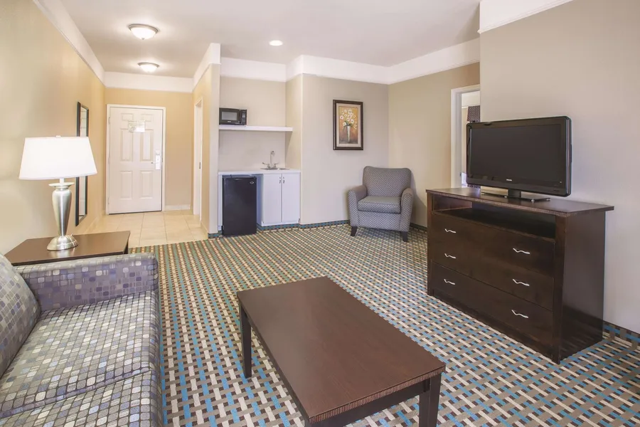 La Quinta Inn & Suites by Wyndham Bay City hotel detail image 6