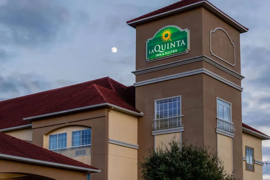 La Quinta Inn & Suites by Wyndham Angleton hotel detail image 2
