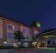 La Quinta Inn & Suites by Wyndham Angleton hotel detail image 4
