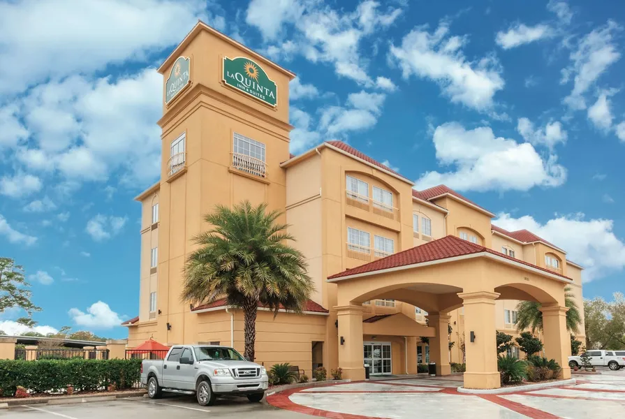 La Quinta Inn & Suites by Wyndham Houston Bush Intl Airpt E hotel detail image 2
