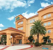 La Quinta Inn & Suites by Wyndham Houston Bush Intl Airpt E hotel detail image 3