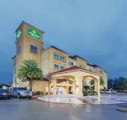La Quinta Inn & Suites by Wyndham Houston Bush Intl Airpt E hotel detail image 4
