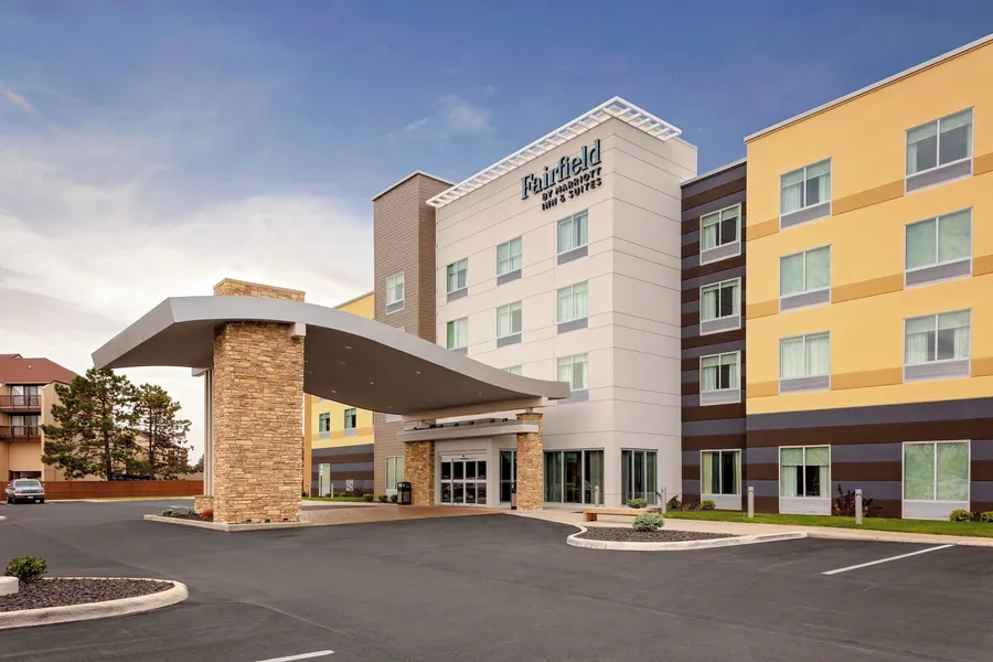 Fairfield by Marriott Port Clinton Waterfront hotel detail image 2