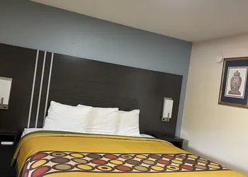 New Hampshire Inn hotel thumbnail 3