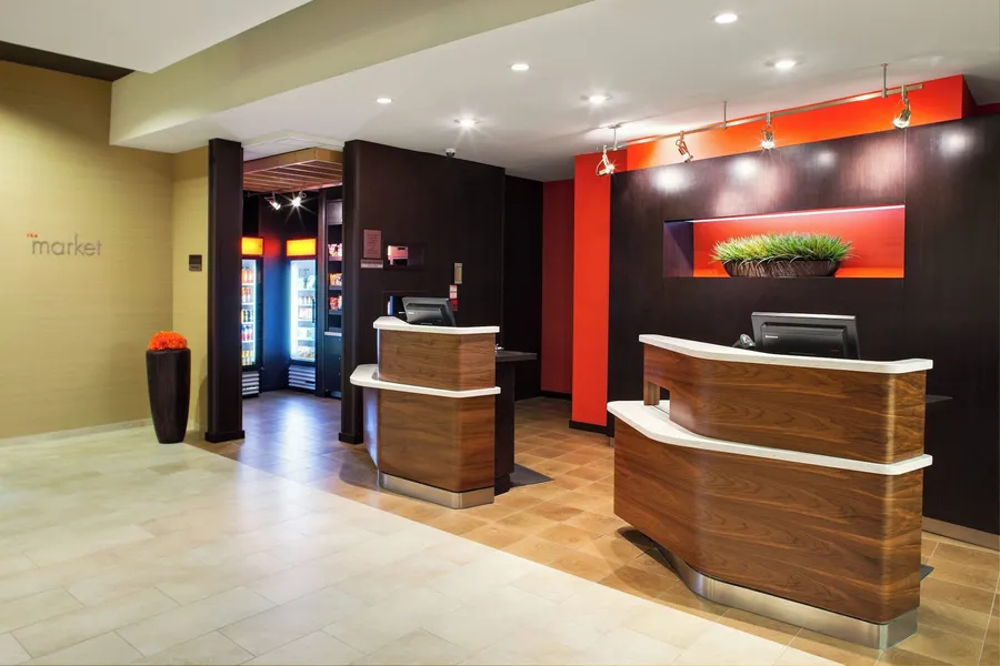 Courtyard by Marriott London hotel detail image 2