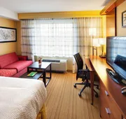 Courtyard by Marriott London hotel detail image 4