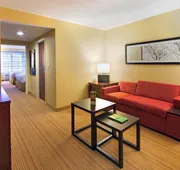 Courtyard by Marriott London hotel detail image 5