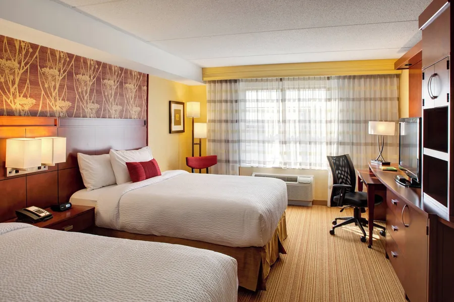 Courtyard by Marriott London hotel detail image 6