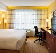 Courtyard by Marriott London hotel detail image 7