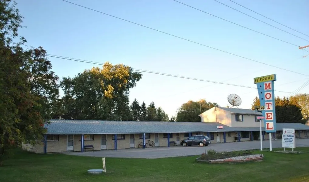 Neepawa motel hotel detail image 6