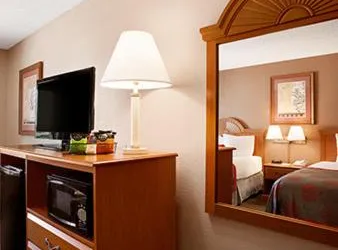 Ex Ramada by Wyndham Sioux City hotel thumbnail 3