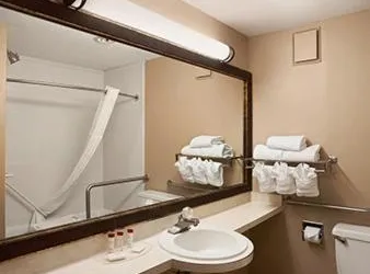 Ex Ramada by Wyndham Sioux City hotel thumbnail 4