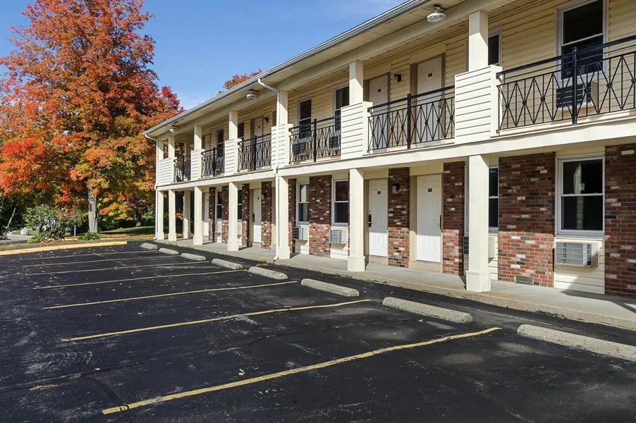 Econo Lodge Sturbridge Route 20 hotel detail image 6