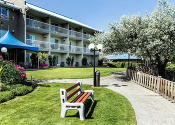 Inn On Long Lake hotel thumbnail 3