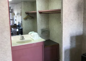 Relax Inn hotel thumbnail 8