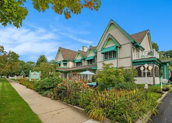 Inn At the Park hotel thumbnail 2